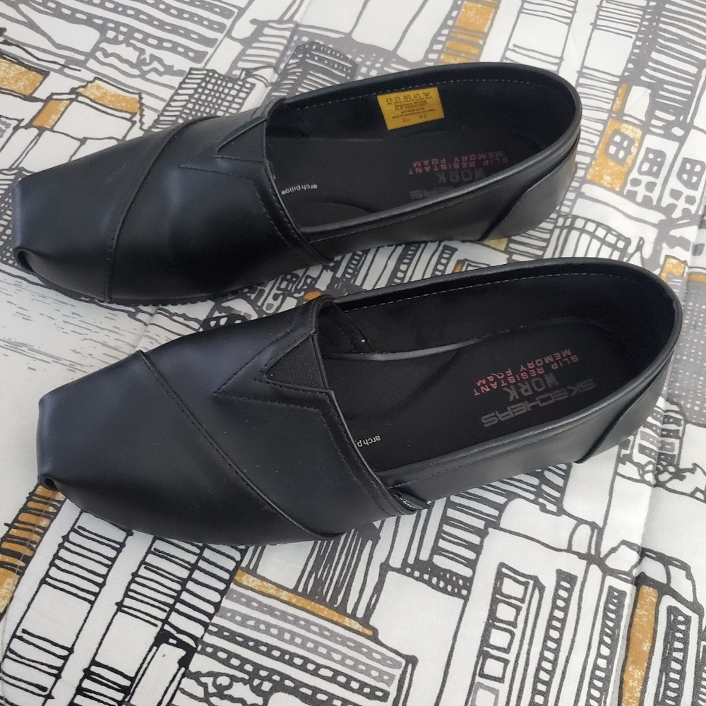 Sketchers black flats, extremely comfortable, like new. Size 8.5